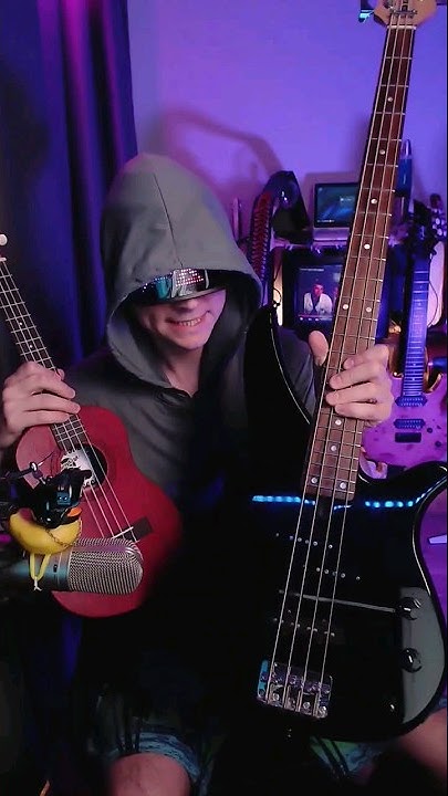 Бандитский петербург на гитаре. Не трогай только гитару. Не трогай только гитару. Не трогай только гитару. Дебил с гитарой.