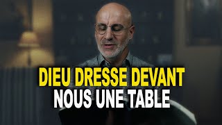 Dieu Dresse Devant Nous Une Table