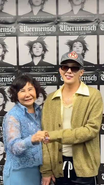 #GDRAGON with his mom backstage 🥰cutest❤️ Übermensch Tour in Malaysia #gd #bigbang #빅뱅 #지드래곤 #권지용