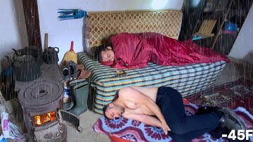 I Survived a -45°C Blizzard in a Wooden Cabin | Snowstorm and wolves, I