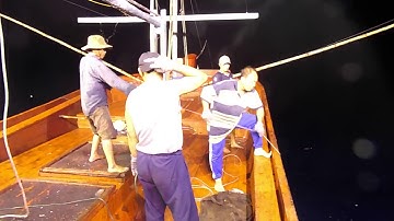 NGHỀ CÂU TAY KẾT HỢP ÁNH SÁNG - KHAI THÁC CÁ NGỪ ĐẠI DƯƠNG (TP TUY HÒA - TỈNH PHÚ YÊN 2017). PAST 11