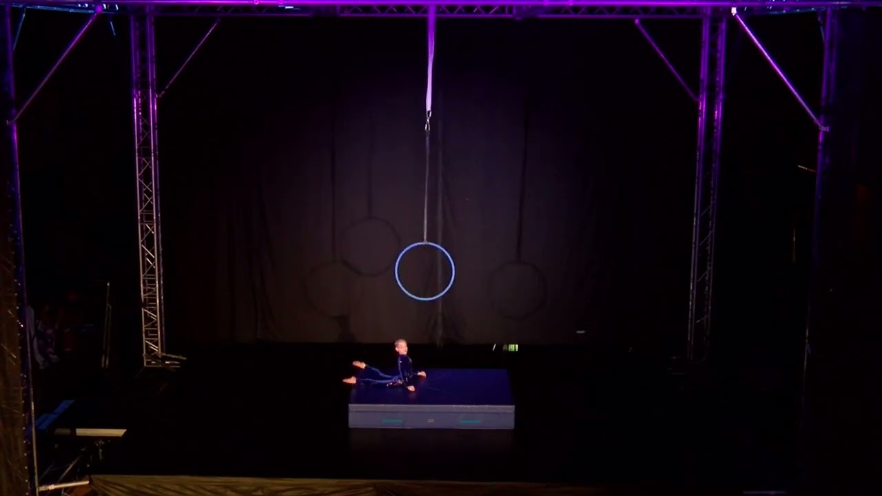 Mladá Rozálie Ellen 1 místo  Winter Cup 2026 AERIAL HOOP KIDS 6 8let