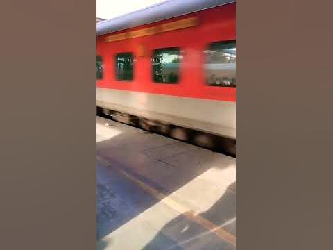 Train sound kitna mast hai || #delhi #faridabad railway station - YouTube