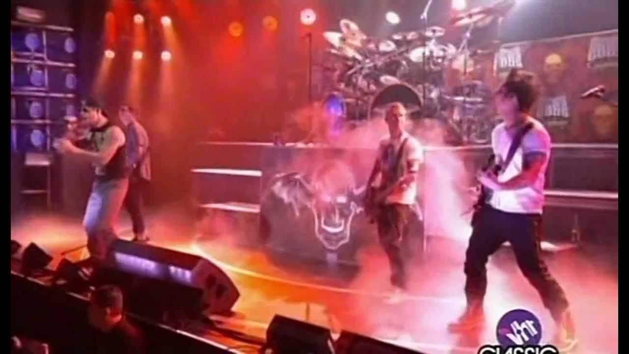 Avenged Sevenfold - Mouth For War (Revolver Golden Gods Awards)