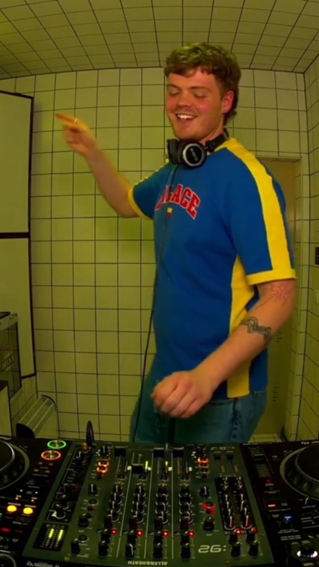 Tak Tak Tak Takatak Tak Taka ?? #dj #electronicmusic #hörberlin