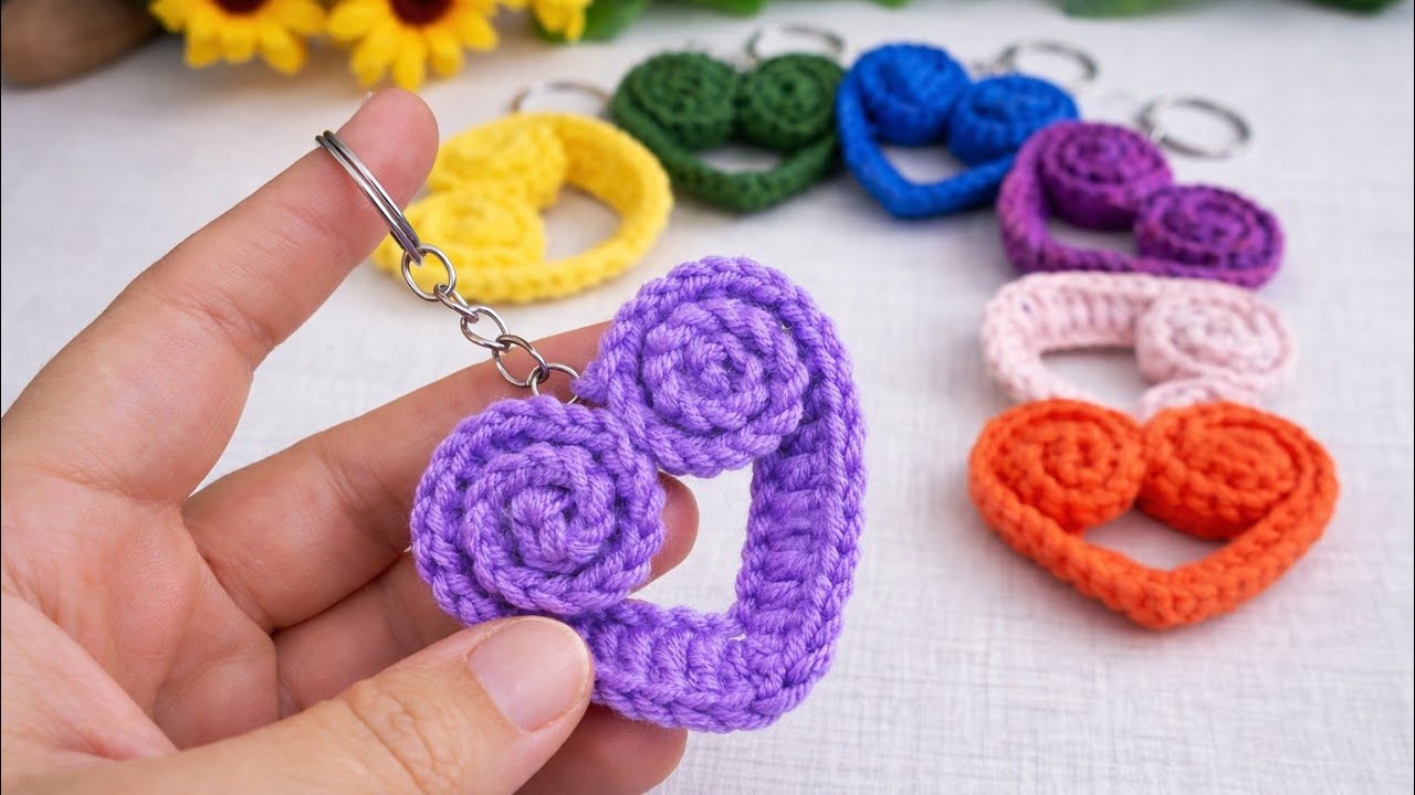 💜 This Crochet Heart Keychain Is So Cute! Super Easy Tutorial #crochet 