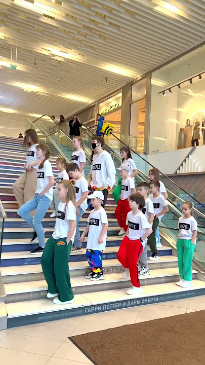 Friendships 😎🔥 Little Kids Dancing in Stairs ⭐️