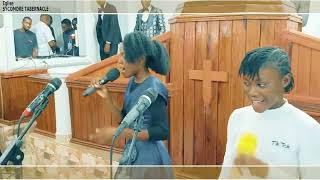 Fr Wesley Tchicaya Chante La Chanson Avance Ne Recule Pas Au Sycomore Tabernacle