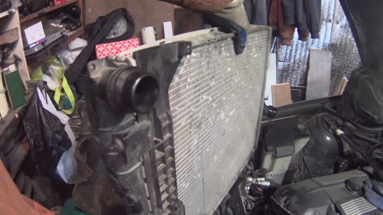 Замена радиатора БМВ Х3 Е83