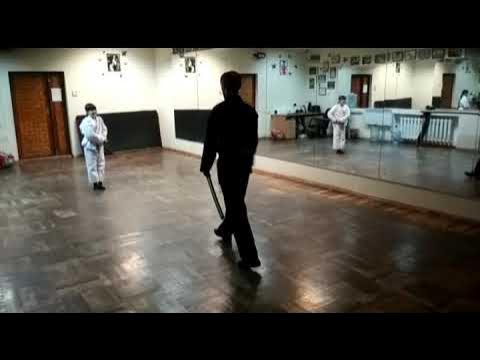Танец руками в камеру