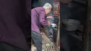 The Heartwarming Power of Human Connection: A Journey of Emotion and Unity