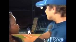 Evan Longoria saves reporter with bare hand catch