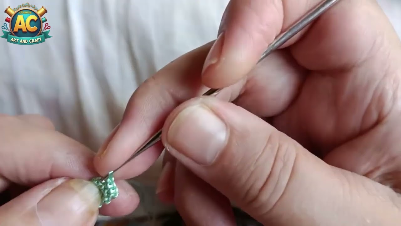 نصف طوق بالكروشيه شكل جديد ومختلف وراقي خدميه فجلابتك او قفطانك غزال