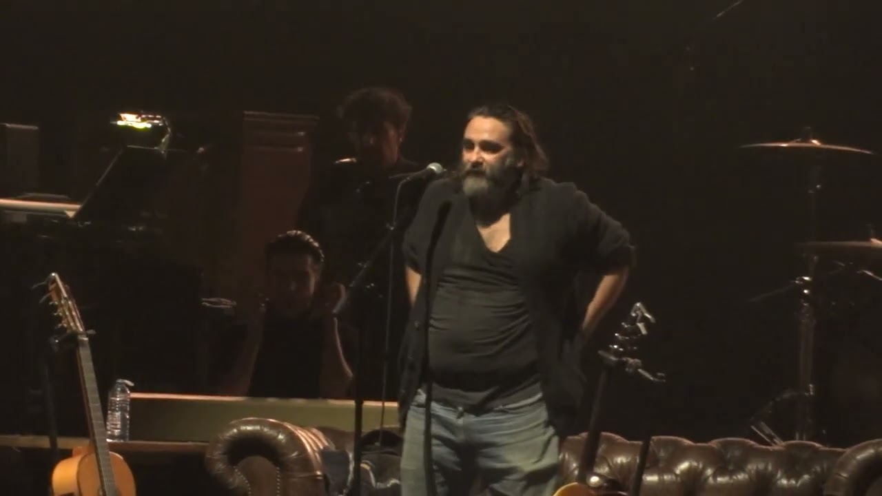 Saez @ Putains vous....., J'veux qu'on baise.... @ Zenith, Toulouse, 26.11.2023