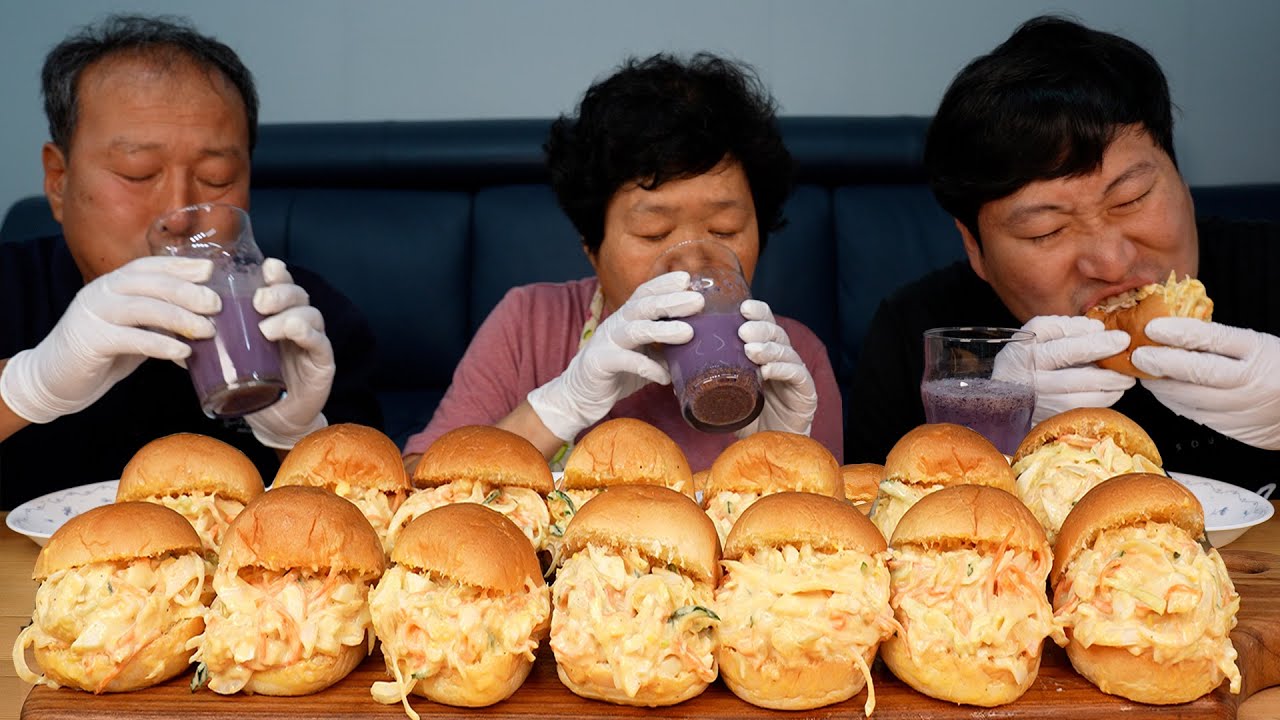 Домашний сок тутового дерева и рулет из салата - кулинарное шоу Мукбанг.