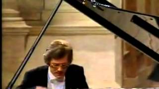 Stanislav Bunin plays Mozart Piano Concerto no. 12, K. 414  video 1990