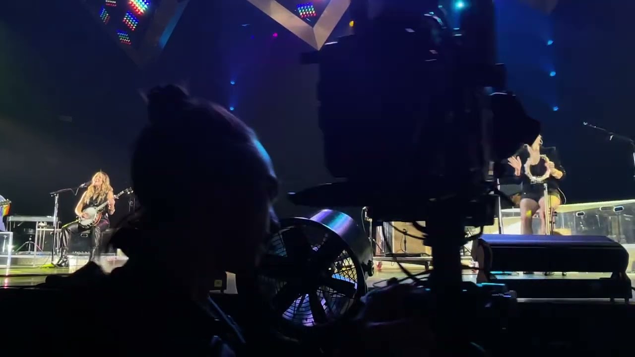 The Chicks - Rainbowland - Miley Cyrus/Dolly Parton Cover (Live In Las Vegas)