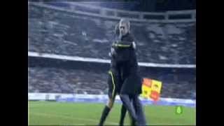 CRAZY Mourinho catches the referee and puts him away