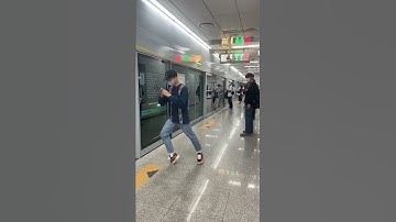 압구정역 문워크남 🤣🚇