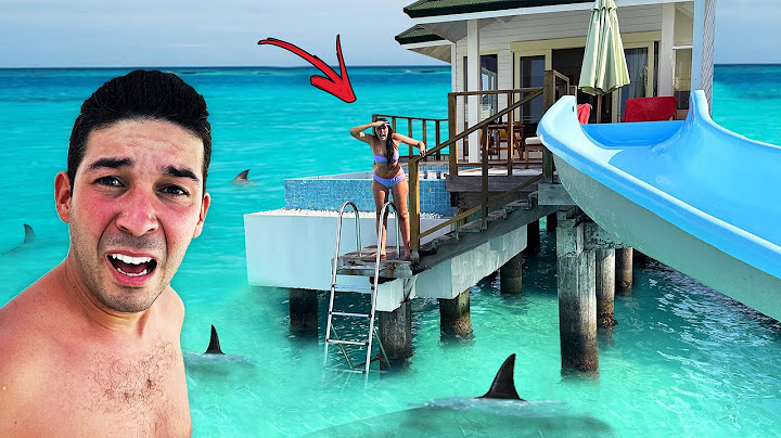 VIVIAMO IN UNA CASA SULL' ACQUA IN MARE APERTO CON GLI SQUALI CON LO SCIVOLO ALLE MALDIVE PER 24 ORE