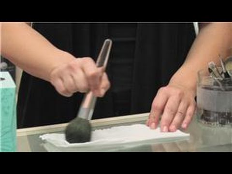 वीडियो: शराब से मेकअप ब्रश साफ करने के 3 तरीके