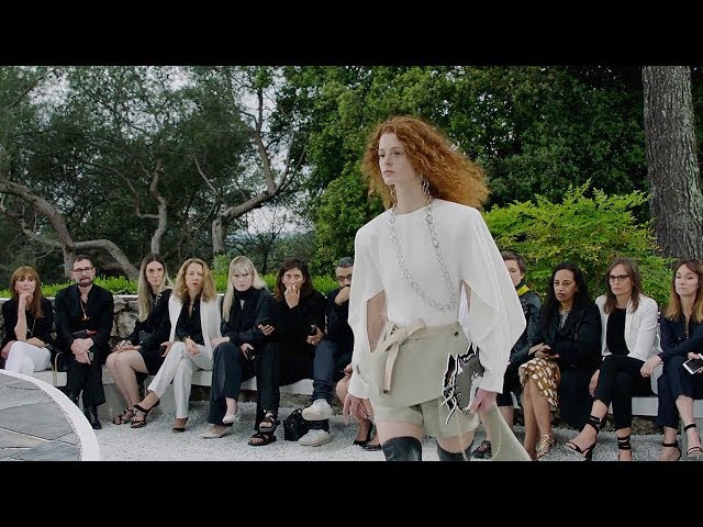 LOUIS VUITTON - Moda VEJA O PRIMEIRO DESFILE DA COLEÇÃO CRUISE DA