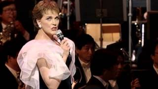 Miniatura del video "Julie Andrews - Jolly Holiday - 2/17/1995 - unknown (Official)"