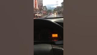 story wa & ig nyetir mobil avanza bareng wanita bernyanyi merdu saat hujan mantap