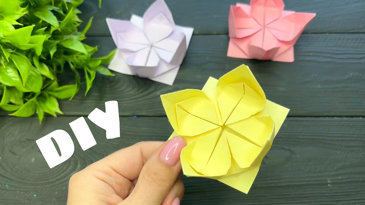 Поделки из бумаги оригами цветы. Оригами цветок на голову. Оригами цветок Хризантема из бумаги. Петунии оригами цветок.