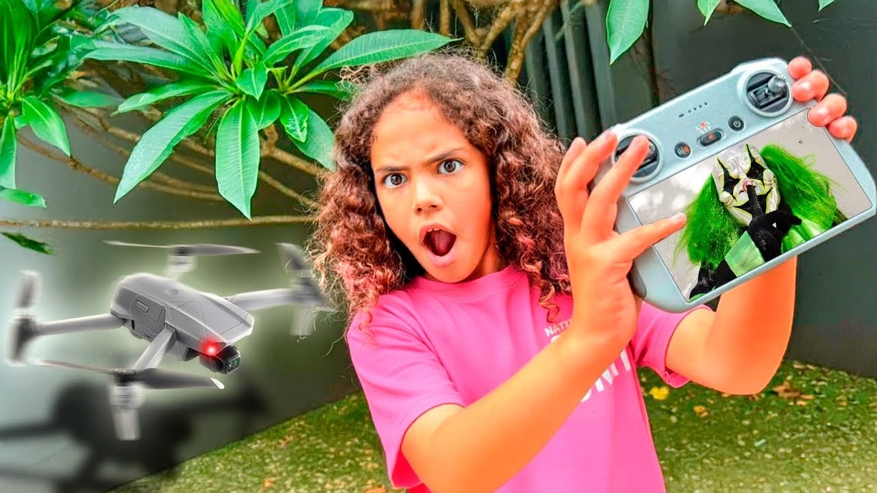 ESPIONEI O CORINGA COM O DRONE DO MEU PAI ! * ele está nessa casa * 