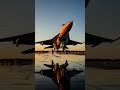 Gün Batımında Mükemmel Yansıma: F-16 🌅✈️, Bu Manzaraya 10 Üzerinden Kaç Verirsin? 🤔
