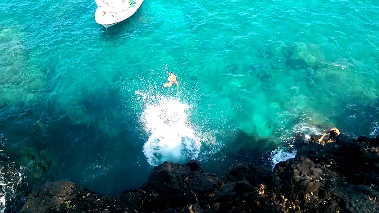 "End of the World" Cliff Jumping in Kona, Hawaii Austin & Tour Boat