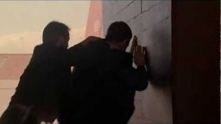 Kiefer Sutherland as Jack Bauer: 24 hours Season II - Hand to hand combat with security guard