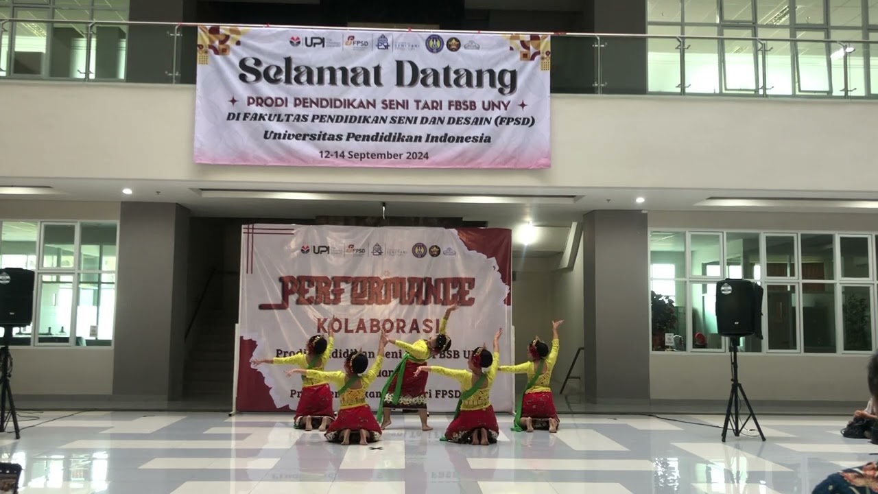Tari Geboy oleh Mahasiswa FPSD Universitas Pendidikan Indonesia