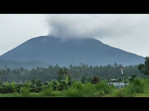 バリ島火山が小規模噴火 半世紀ぶり、被害なし