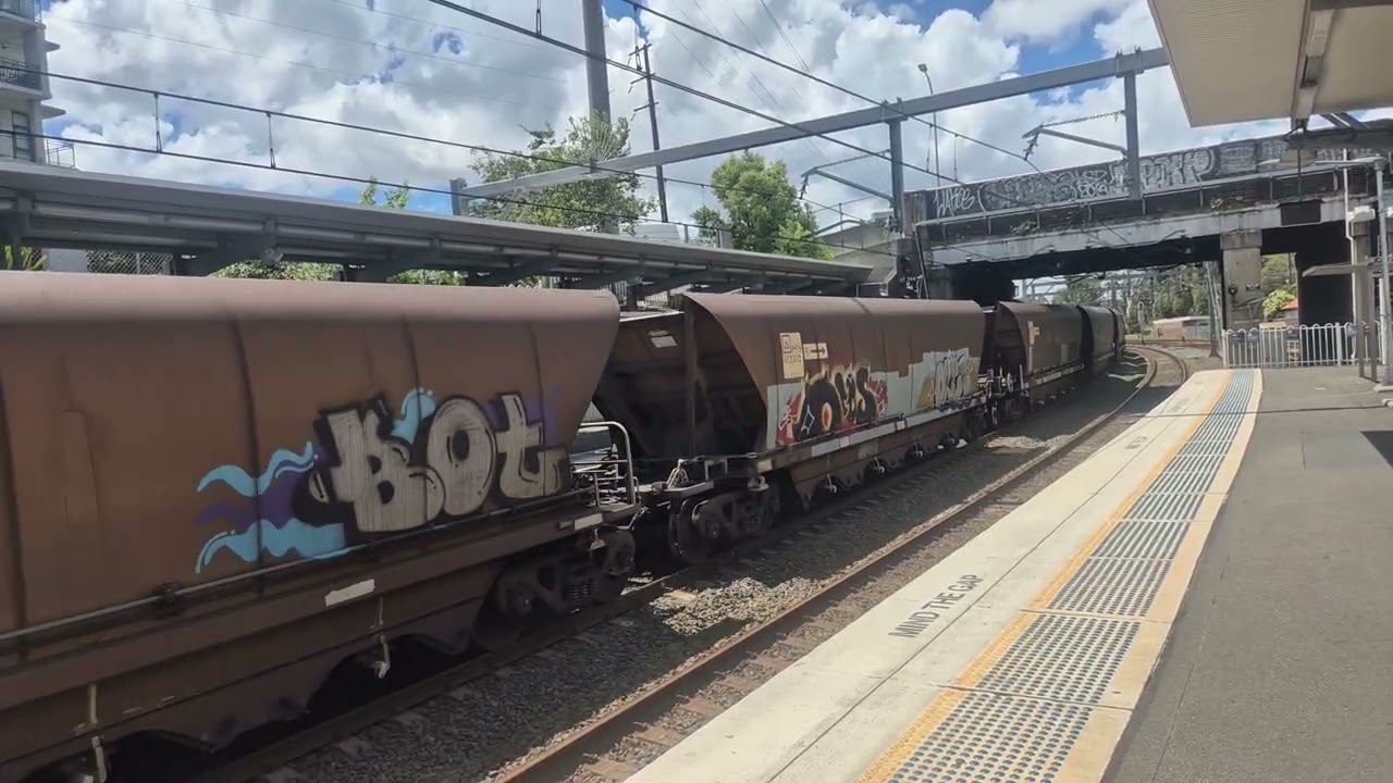CEY004  MRL005   001   pass  8110  at  Lidcombe  Station  in   September   2025