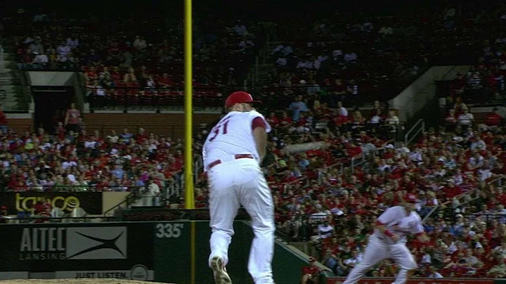 CIN@STL: Lynn snags Bourgeois' comebacker