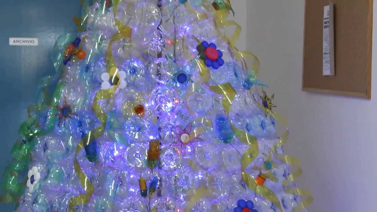 Albero Di Natale Fai Da Te Con Bottiglie Di Plastica.Albero Di Natale Con Bottiglie In Plastica Gibellina Youtube