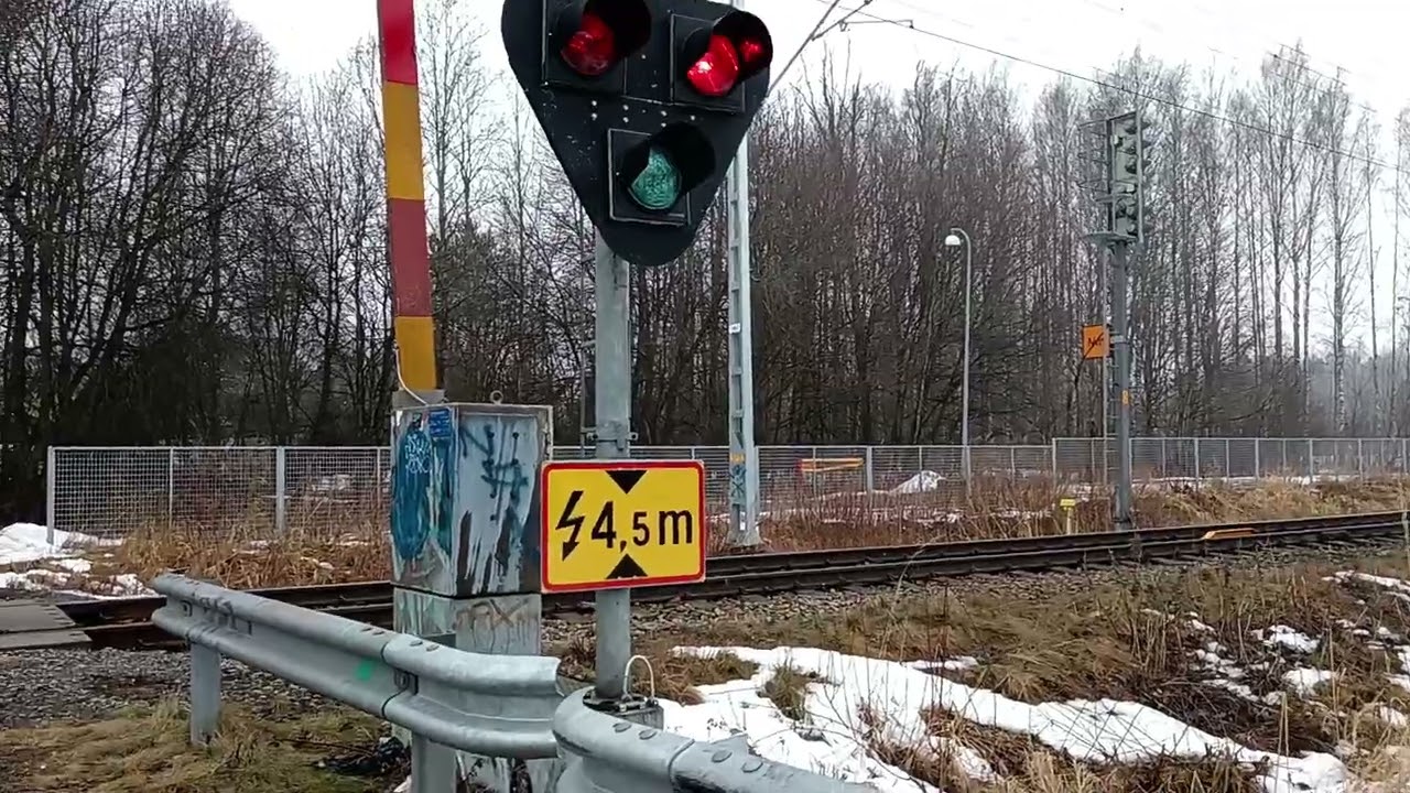 Sr1 3019 🚩T3639 (HNKT-HL) ohittaa nummelan kuoppanummen Tasoristeyksen. (Sr1 kello) 