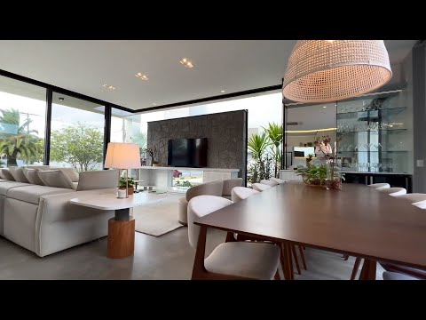Video: Vila frumoasă contemporană cu o etaje în Olanda