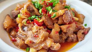 这香辣猪蹄，一口下去，Q 弹软糯，香料完美渗进每一丝肉里，好吃到舔手指！点开马上知晓！