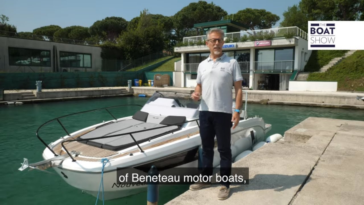 ⁣BENETEAU FLYER 8 SUNDECK - Motor Boat Review - The Boat Show