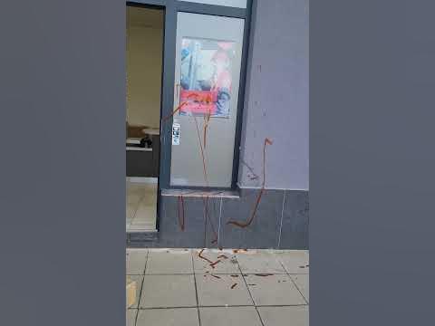 Вандализъм върху офис на speedy в Шумен - YouTube