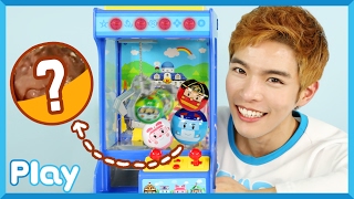 캐빈의 로보카 폴리 크레인 장난감으로 밸런타인데이 초콜릿 뽑기 게임 l 캐리 앤 플레이 screenshot 2