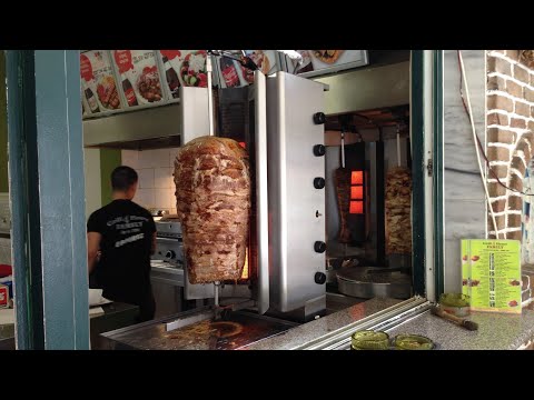 Video: Starpība Starp Gyros Un Souvlaki