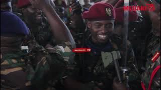 MAKOMANDO WA JWTZ WALIVYOMPOKEA BRIG. JEN NKAMBI KWENYE SHEREHE ZA KUFUNGA MAFUNZO