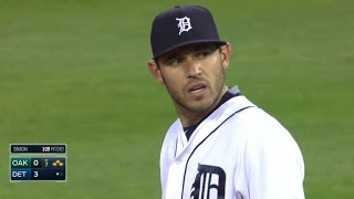 Oak Kinsler Throws To The Wrong Base