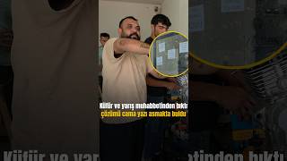 Küfür Ve Yarış Muhabbetinden Bıktı, Çözümü Cama Yazı Asmakta Buldu