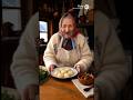 A Wiesz, po co robi się dziurkę w klusce śląskiej #śmieszne #zabawa #zakopane #babcia #kluskiśląskie