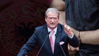 Pranga kosovarit! Pjesetari i UÇK-së ne protesten e OPOZITES